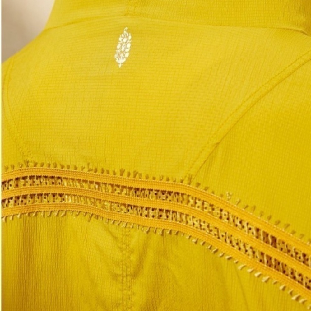 Free people Movement NWOT run wild jacket SIZE MEDIUM - Picture 7 of 10